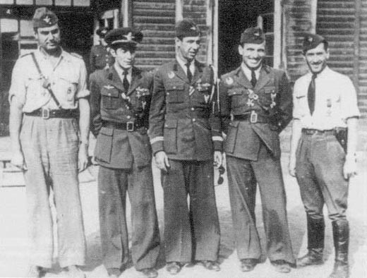 30 august 1943. Cavalerii Ordinului "Mihai Viteazul". Bâzu Cantacuzino, Ioan Di  Cesare, Tudor Greceanu, Alecu Şerbănescu şi Ion Milu.